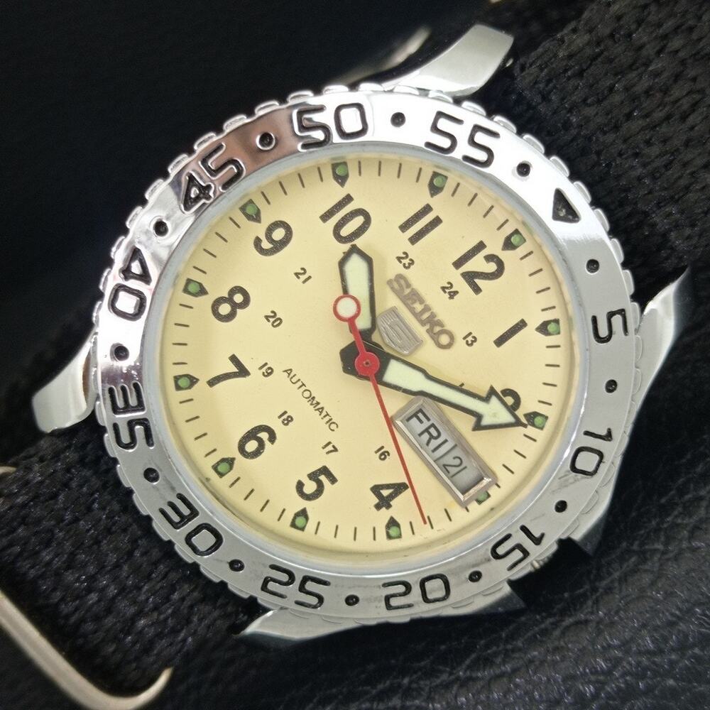 Vintage 1974 Seiko Diver Automatic Mens Silver Watch W/daydate & Beige accents